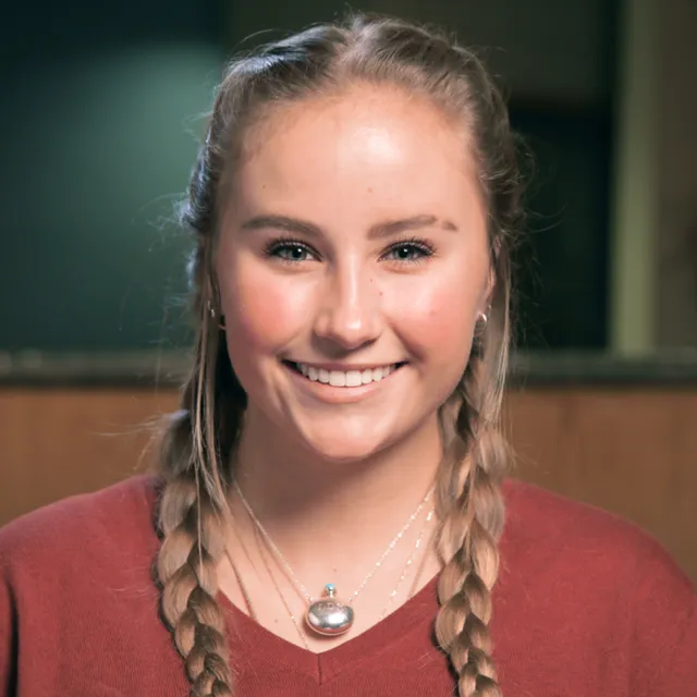 Portrait of Lauren, Wisdom Teeth Removal patient story